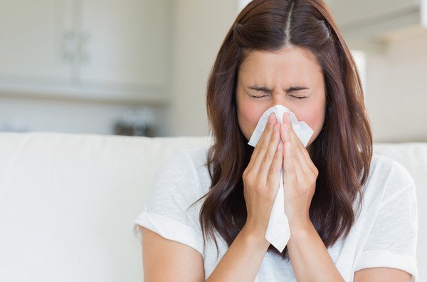 Аллергия часто может сопровождаться заложенностью носа