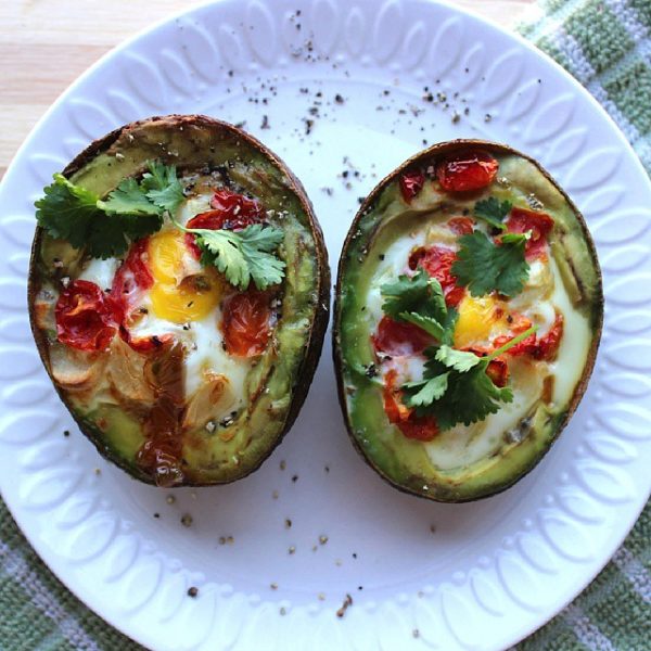 полезный завтрак фото яичницы в авокадо