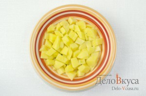 Суп с фрикадельками: Картошку очистить и порезать кубиками