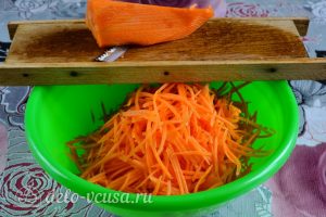 Морковь по-корейски с приправой: Морковь натереть на терке