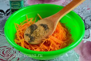 Морковь по-корейски с приправой: Добавить приправу
