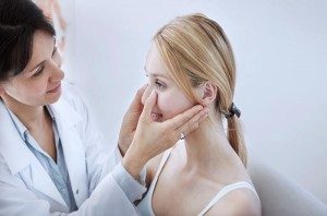 Что делать если болит ухо внутри